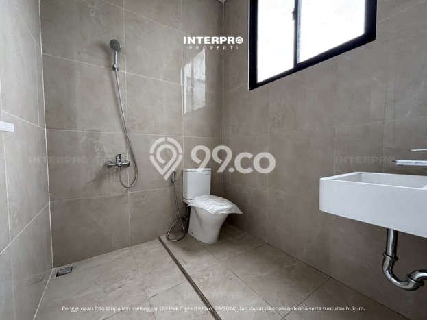 Rumah Luxury Modern Siap Huni di Meruya Jakarta Barat Rumah Luxury Modern Siap Huni di Meruya Jakarta Barat