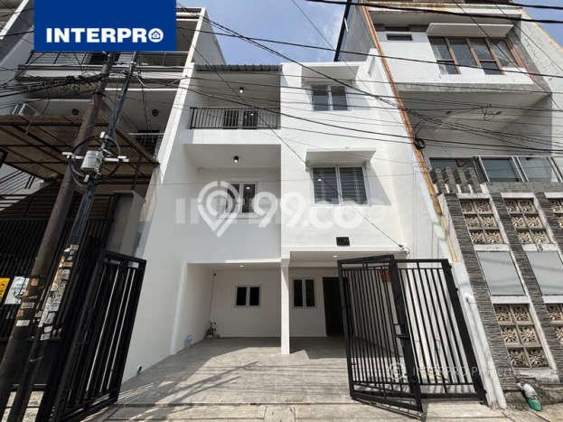 DIJUAL CEPAT! Rumah Modern area Tanjung Duren, Jakarta Barat, LT 78m² Bangunan 204m² Bisa Nego! DIJUAL CEPAT! Rumah Modern area Tanjung Duren, Jakarta Barat, LT 78m² Bangunan 204m² Bisa Nego!