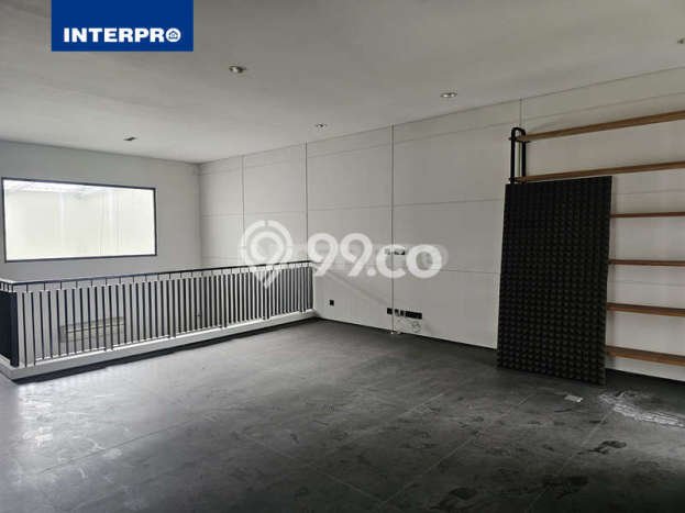 Ready to Use! Premium House LT 300m2 Desain Elegan di Alam Sutera Ready to Use! Premium House LT 300m2 Desain Elegan di Alam Sutera
