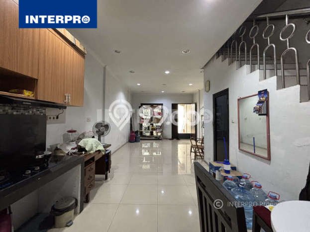 Disewakan! Rumah 3 Kamar Tidur &
3 Kamar Mandi di Jelambar, Jakarta Barat Disewakan! Rumah 3 Kamar Tidur &
3 Kamar Mandi di Jelambar, Jakarta Barat