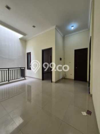 Disewakan Rumah Harga Terjangkau di Sunter Jakarta Utara dengan 5 Kamar Tidur Disewakan Rumah Harga Terjangkau di Sunter Jakarta Utara dengan 5 Kamar Tidur