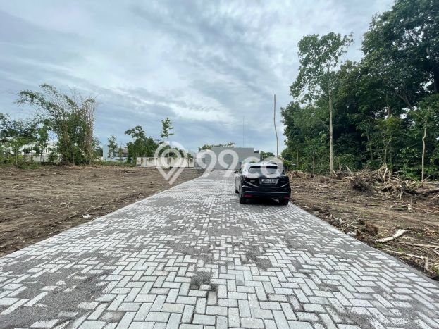 Tanah Kawasan Ngaglik, Luas 300m², Area Strategis, Ideal untuk Perumahan Tanah Kawasan Ngaglik, Luas 300m², Area Strategis, Ideal untuk Perumahan