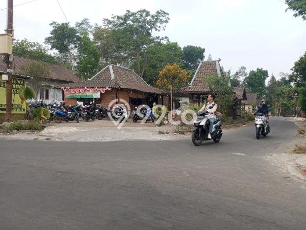 Tanah Strategis di Sleman, Luas 300m², Ideal untuk Perumahan Tanah Strategis di Sleman, Luas 300m², Ideal untuk Perumahan