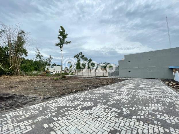 Tanah Strategis di Sleman, Luas 300m², Ideal untuk Perumahan Tanah Strategis di Sleman, Luas 300m², Ideal untuk Perumahan