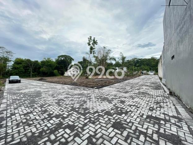 Tanah Strategis di Sleman, Luas 300m², Ideal untuk Perumahan Tanah Strategis di Sleman, Luas 300m², Ideal untuk Perumahan