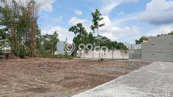 Tanah Strategis di Sleman, Luas 300m², Ideal untuk Perumahan Tanah Strategis di Sleman, Luas 300m², Ideal untuk Perumahan