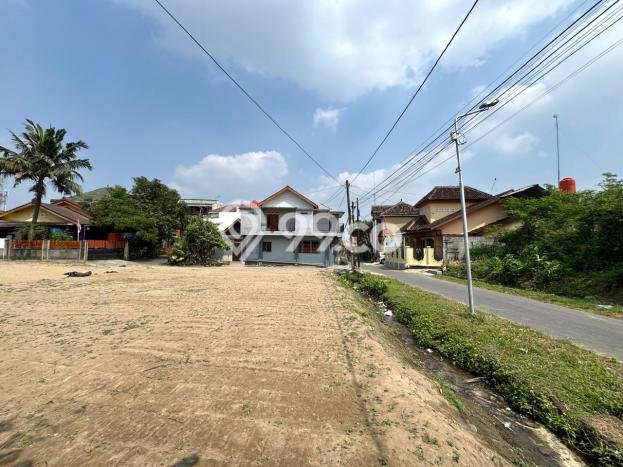 Lahan Dijual Lokasi Strategis di Yogyakarta dengan Luas 130m2 Lahan Dijual Lokasi Strategis di Yogyakarta dengan Luas 130m2