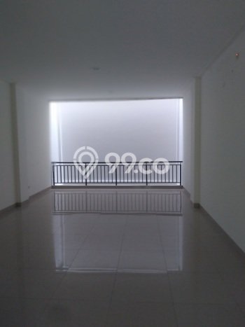 Ruko Disewa di Jakarta Utara dengan LB 180m2 Area Komersial Ramai Ruko Disewa di Jakarta Utara dengan LB 180m2 Area Komersial Ramai