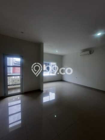 Rumah Strategis Minimalis Lb 180m2 di Kelapa Gading, Jakarta Utara Rumah Strategis Minimalis Lb 180m2 di Kelapa Gading, Jakarta Utara
