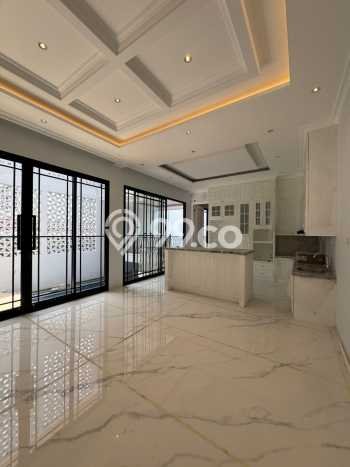 Hunian Mewah Siap Huni LT 329m2 di Cilandak, Jakarta Selatan Hunian Mewah Siap Huni LT 329m2 di Cilandak, Jakarta Selatan
