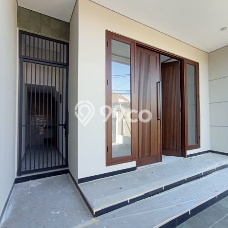 HOT LISTING! Rumah Ready Stock lokasi Manyar, Surabaya, LT 180m2m² Bangunan 270m2m² HOT LISTING! Rumah Ready Stock lokasi Manyar, Surabaya, LT 180m2m² Bangunan 270m2m²