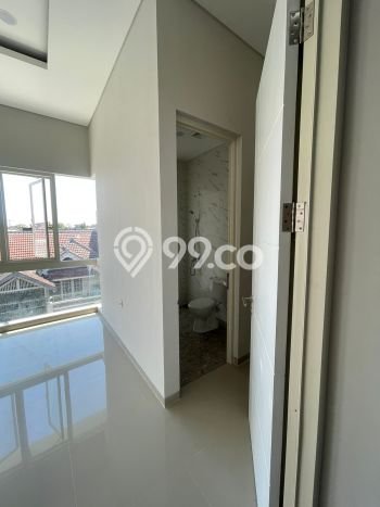 Ready to Use! Luxury House LT 135m2 Desain Elegan di Sutorejo Ready to Use! Luxury House LT 135m2 Desain Elegan di Sutorejo