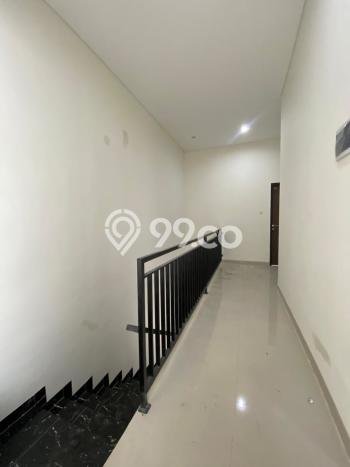 Hunian Cantik Modern Lb 120m2 di Rungkut, Surabaya Hunian Cantik Modern Lb 120m2 di Rungkut, Surabaya
