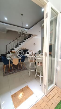 Rumah Modern Cantik 4 KT Bisa Langsung Pindah di Rungkut Rumah Modern Cantik 4 KT Bisa Langsung Pindah di Rungkut
