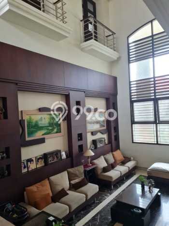 Rumah Luxury Modern Tanpa Renovasi di Sutorejo Surabaya Rumah Luxury Modern Tanpa Renovasi di Sutorejo Surabaya