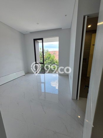 For Sale Rumah 4 Kamar Lokasi Strategis Bagus dan Strategis di Rungkut For Sale Rumah 4 Kamar Lokasi Strategis Bagus dan Strategis di Rungkut
