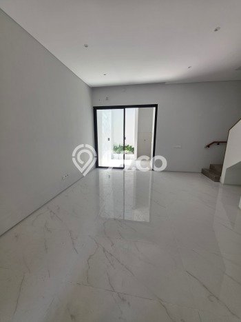 For Sale Rumah 4 Kamar Lokasi Strategis Bagus dan Strategis di Rungkut For Sale Rumah 4 Kamar Lokasi Strategis Bagus dan Strategis di Rungkut