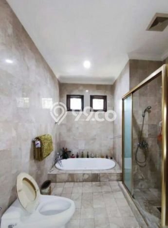 Rumah di Gatot Subroto, LT 336m², Bangunan 448m² Rumah di Gatot Subroto, LT 336m², Bangunan 448m²
