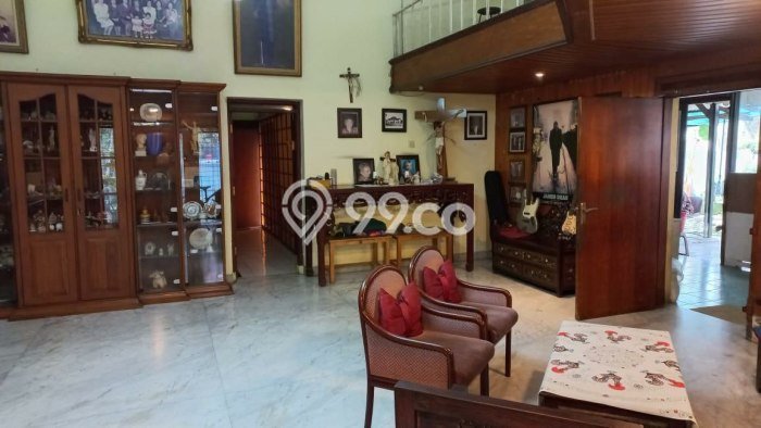 Rumah lokasi Burangrang, Bandung, LT 553m2m² Bangunan 400m2m² Rumah lokasi Burangrang, Bandung, LT 553m2m² Bangunan 400m2m²
