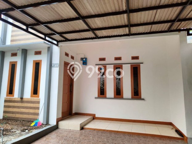 For Sale Hunian Rumah Terawat 4 Kamar di Soekarno Hatta, Bandung For Sale Hunian Rumah Terawat 4 Kamar di Soekarno Hatta, Bandung