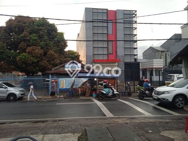 Ruko Disewa di Jakarta Barat dengan LB 150m2 Area Komersial Ramai Ruko Disewa di Jakarta Barat dengan LB 150m2 Area Komersial Ramai