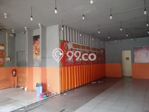 Ruko Disewa di Jakarta Barat dengan LB 150m2 Area Komersial Ramai Ruko Disewa di Jakarta Barat dengan LB 150m2 Area Komersial Ramai