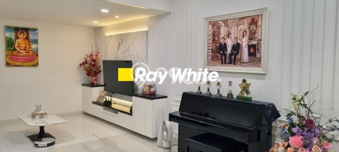 Rumah Elit Modern Tanpa Renovasi di Joglo Jakarta Barat Rumah Elit Modern Tanpa Renovasi di Joglo Jakarta Barat