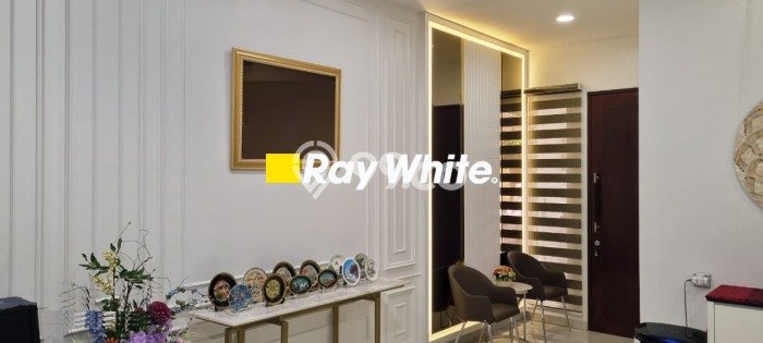 Rumah Elit Modern Tanpa Renovasi di Joglo Jakarta Barat Rumah Elit Modern Tanpa Renovasi di Joglo Jakarta Barat