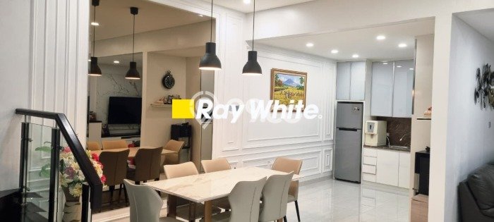 Rumah Elit Modern Tanpa Renovasi di Joglo Jakarta Barat Rumah Elit Modern Tanpa Renovasi di Joglo Jakarta Barat