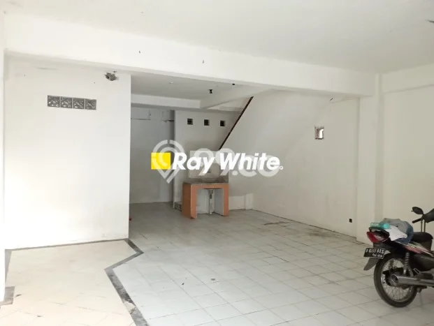Ruko Dijual di Jakarta Barat LT 90m2 & LB 360m2 Lokasi Terbaik! Ruko Dijual di Jakarta Barat LT 90m2 & LB 360m2 Lokasi Terbaik!