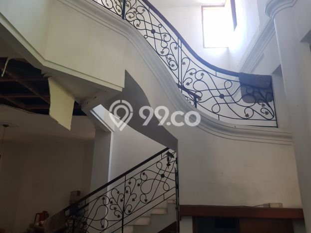 Jual Murah Rumah dengan 6 Kamar Tidur dan 5 Kamar Mandi di Kawasan Kebayoran Baru, Jakarta Selatan Jual Murah Rumah dengan 6 Kamar Tidur dan 5 Kamar Mandi di Kawasan Kebayoran Baru, Jakarta Selatan