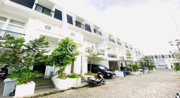 Jual Rumah Mewah Elegan Dengan View Cantik di Joglo, Jakarta Barat Jual Rumah Mewah Elegan Dengan View Cantik di Joglo, Jakarta Barat