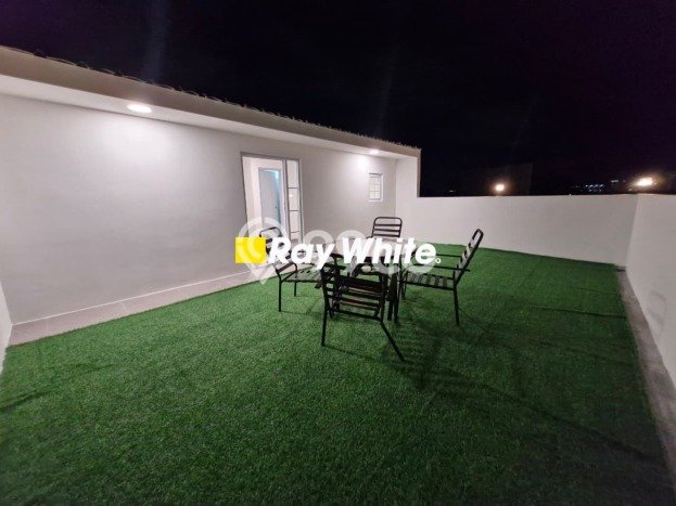 Rumah Elit Modern Tanpa Renovasi di Joglo Jakarta Barat Rumah Elit Modern Tanpa Renovasi di Joglo Jakarta Barat