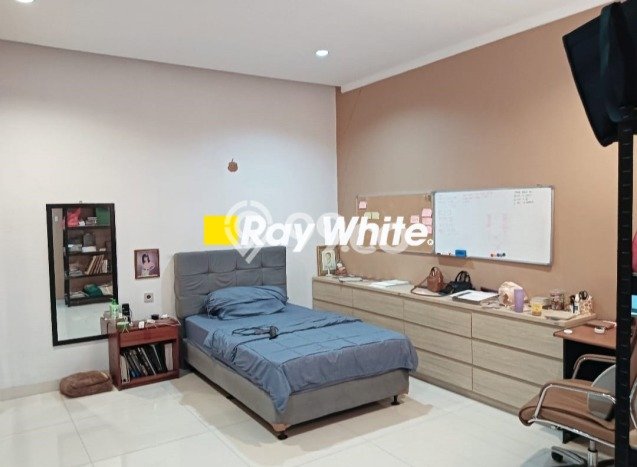 Jual Rumah Luas Megah Dengan View Cantik di Meruya, Jakarta Barat Jual Rumah Luas Megah Dengan View Cantik di Meruya, Jakarta Barat