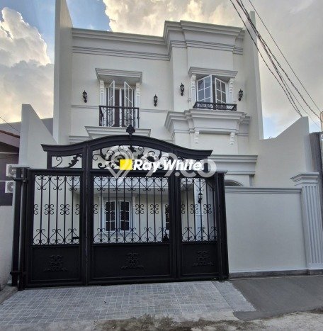 Rumah Elit Modern Tanpa Renovasi di Joglo Jakarta Barat Rumah Elit Modern Tanpa Renovasi di Joglo Jakarta Barat