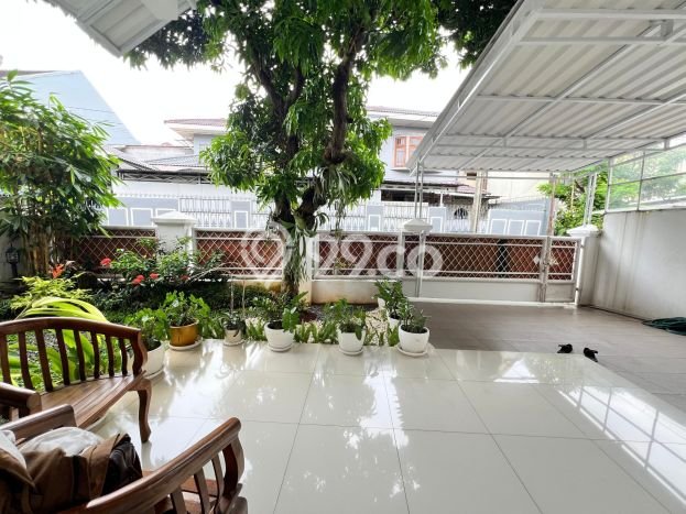 Rumah Elit Modern Tanpa Renovasi di Pejaten Jakarta Selatan Rumah Elit Modern Tanpa Renovasi di Pejaten Jakarta Selatan