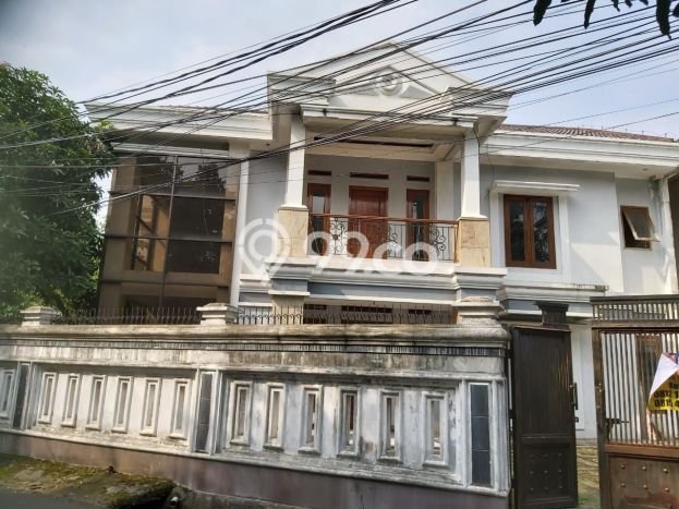 Ready to Use! Luxury House LT 438m2 Desain Modern di Pejaten Ready to Use! Luxury House LT 438m2 Desain Modern di Pejaten