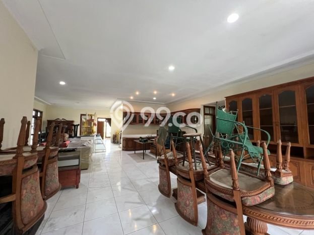 Lokasi strategis! Rumah siap pakai dikontrakkan di Kebayoran Baru LB 400m2 Lokasi strategis! Rumah siap pakai dikontrakkan di Kebayoran Baru LB 400m2