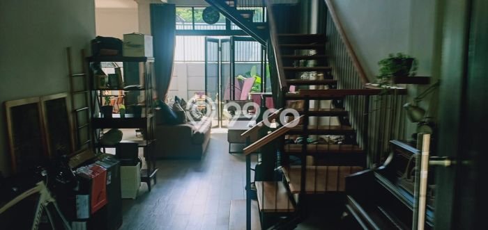 Rumah Elit Modern Tanpa Renovasi di Pejaten Jakarta Selatan Rumah Elit Modern Tanpa Renovasi di Pejaten Jakarta Selatan