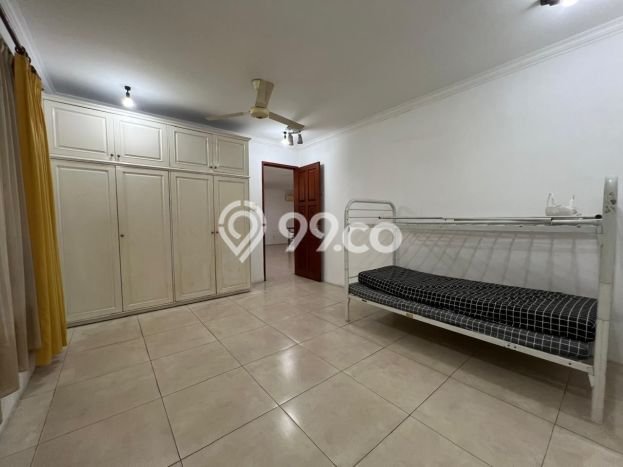 Rumah Nyaman 5 Kamar Lokasi Sejuk di Kemang, Jakarta Selatan Rumah Nyaman 5 Kamar Lokasi Sejuk di Kemang, Jakarta Selatan