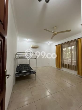 Rumah Nyaman 5 Kamar Lokasi Sejuk di Kemang, Jakarta Selatan Rumah Nyaman 5 Kamar Lokasi Sejuk di Kemang, Jakarta Selatan