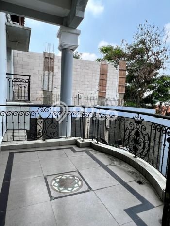 Rumah Elit Modern Siap Huni di Cibubur Jakarta Timur Rumah Elit Modern Siap Huni di Cibubur Jakarta Timur