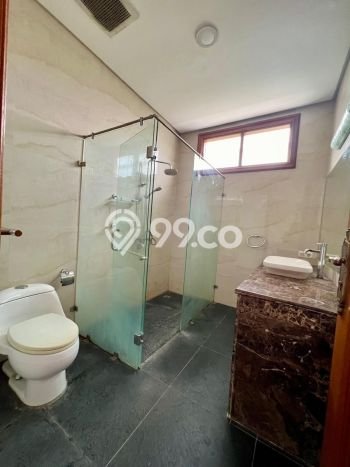 Rumah di Cilandak, Dekat Fasilitas, 5 KT, Luas 800m2m² LB 1000m2m² Rumah di Cilandak, Dekat Fasilitas, 5 KT, Luas 800m2m² LB 1000m2m²