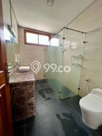 Rumah di Cilandak, Dekat Fasilitas, 5 KT, Luas 800m2m² LB 1000m2m² Rumah di Cilandak, Dekat Fasilitas, 5 KT, Luas 800m2m² LB 1000m2m²