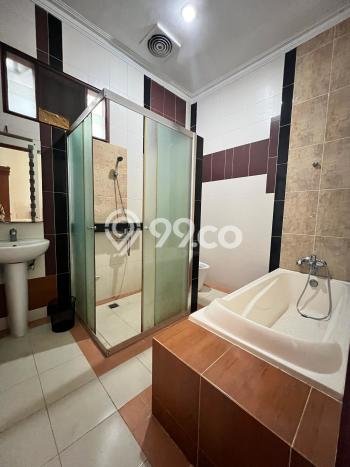 Disewakan! Rumah 5 Kamar Tidur &
4 Kamar Mandi di Pejaten, Jakarta Selatan Disewakan! Rumah 5 Kamar Tidur &
4 Kamar Mandi di Pejaten, Jakarta Selatan