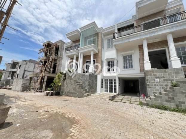 Rumah Elit Modern Tanpa Renovasi di Bintaro Jakarta Selatan Rumah Elit Modern Tanpa Renovasi di Bintaro Jakarta Selatan