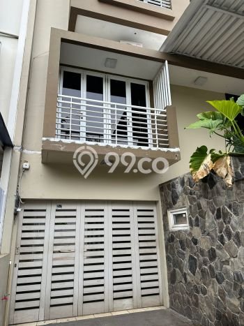 Disewakan! Rumah 4 Kamar Tidur &
3 Kamar Mandi di Jati Padang, Jakarta Selatan Disewakan! Rumah 4 Kamar Tidur &
3 Kamar Mandi di Jati Padang, Jakarta Selatan
