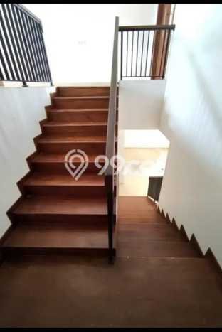 Rumah di Kemang, Jakarta Selatan, LT 260m2m² LB 400m2m² Rumah di Kemang, Jakarta Selatan, LT 260m2m² LB 400m2m²