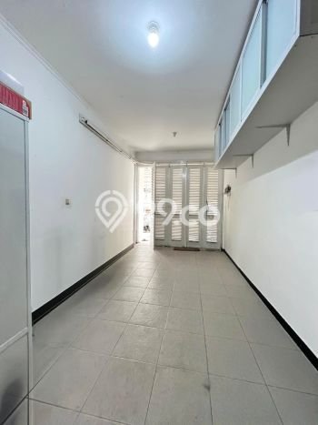 Rumah Elit Modern Tanpa Renovasi di Pejaten Jakarta Selatan Rumah Elit Modern Tanpa Renovasi di Pejaten Jakarta Selatan
