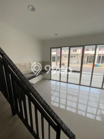 Rumah Strategis dengan Luas Tanah 120m² di Kawasan Pantai Indah Kapuk 2, Jakarta Utara Rumah Strategis dengan Luas Tanah 120m² di Kawasan Pantai Indah Kapuk 2, Jakarta Utara